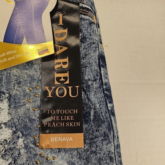NWT Benava Butt Lifting Jean Shorts Acid Wash Stretchy Size 20 - Picture 3 of 16